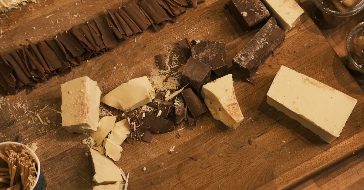 Faire fondre le chocolat blanc au bain-marie sans grumeaux ni durcissement