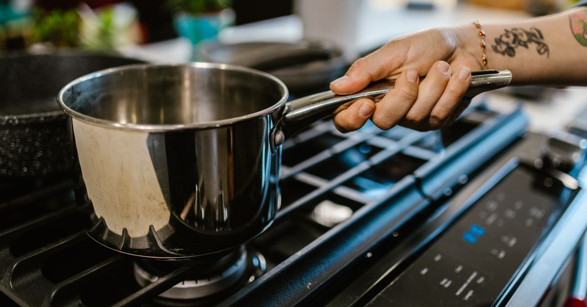 Réussir une crème anglaise sans grumeaux : la méthode qui évite la surchauffe
