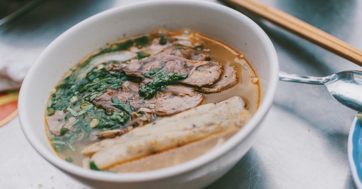 Bouillon de viande maison : la méthode pour un résultat clair, dégraissé et jamais trouble