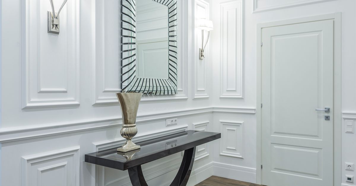 Bien placer un miroir dans une petite pièce pour agrandir l'espace sans le surcharger