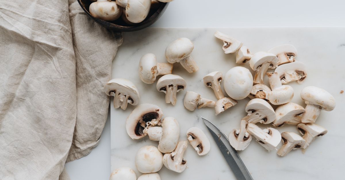 Conserver les champignons de Paris crus au réfrigérateur sans qu'ils noircissent ni moisissent