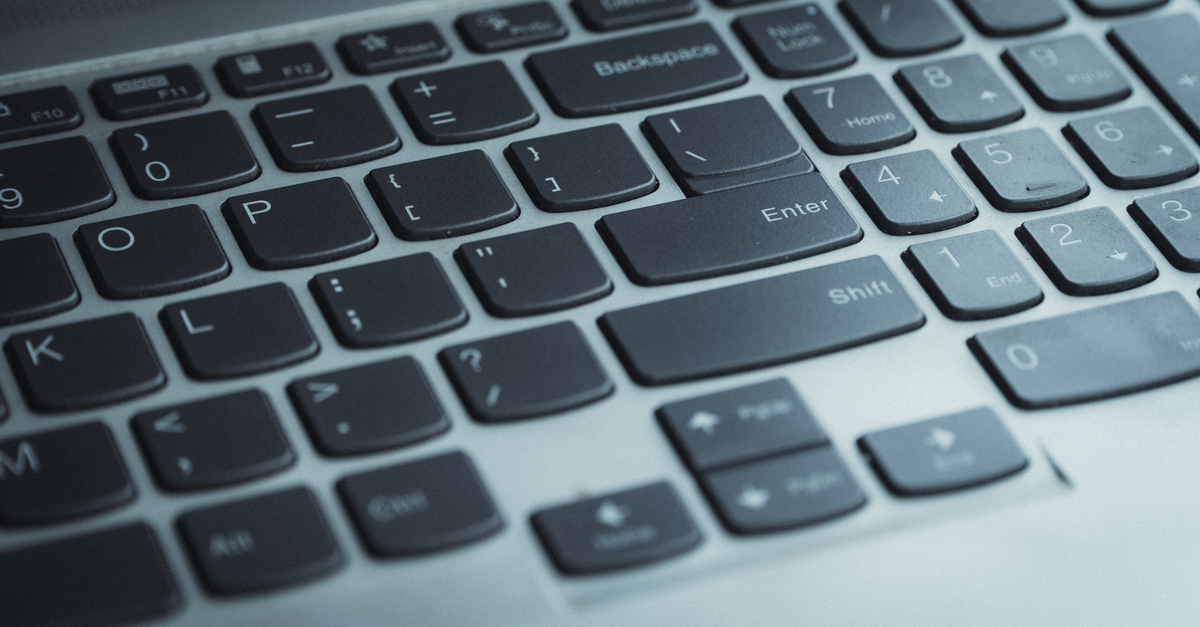 Nettoyer un clavier aux touches collantes sans le démonter