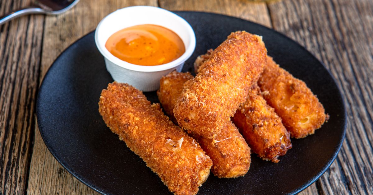 Bâtons de mozzarella panés : la technique pour un cœur fondant sans fuite