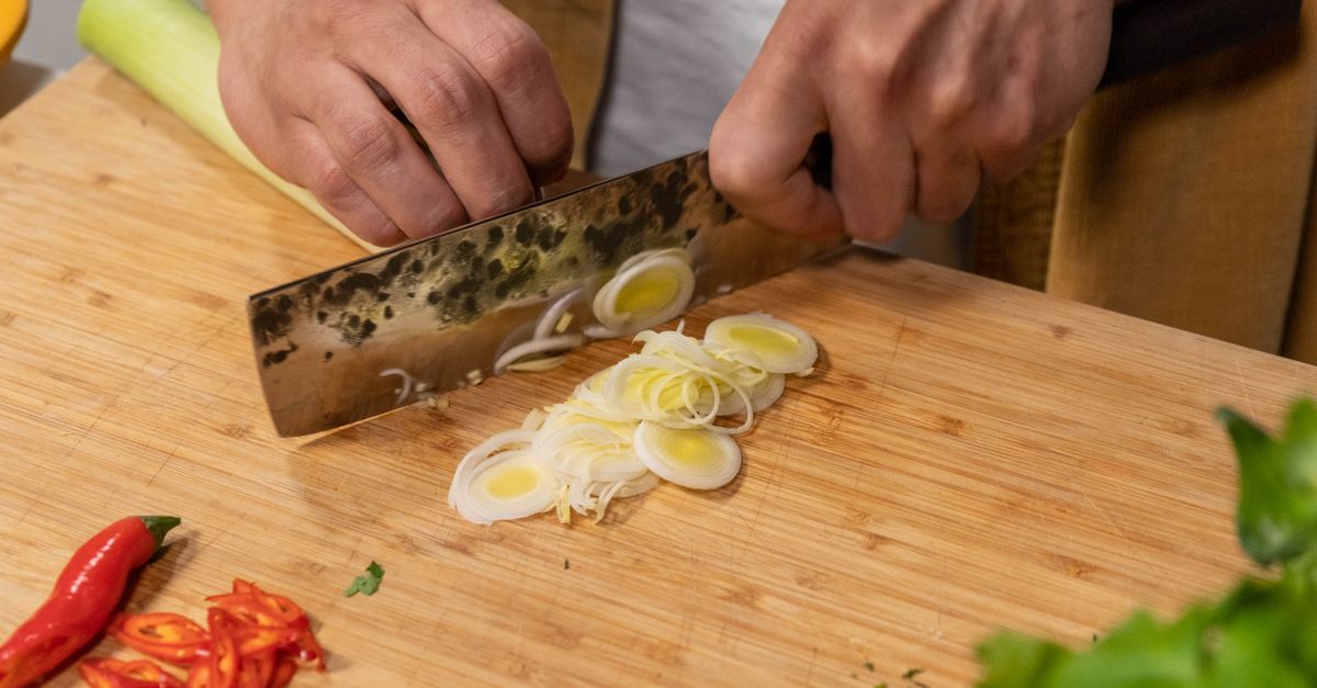 Comment cuisiner les poireaux à la poêle sans qu'ils noircissent et en gardant leur saveur délicate ?